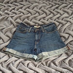 Levi’s 80s Mom Shorts